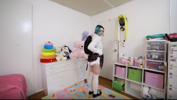 Kimmie ABDL schoolgirl in diapers